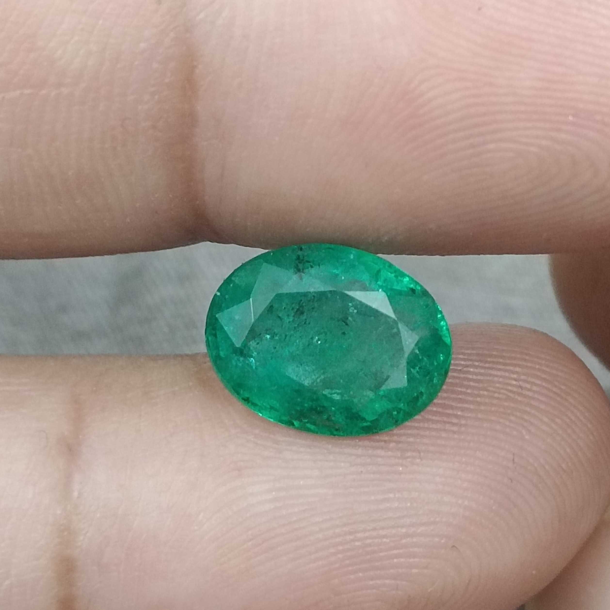 3.92cts GSI certified natural spring green oval cut emerald gemstone 