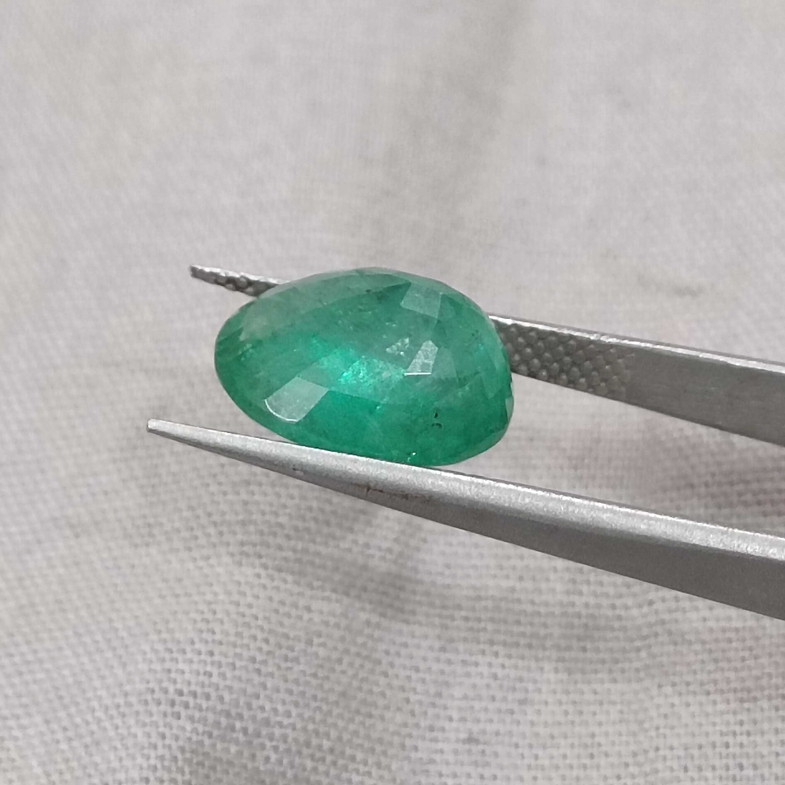 3.92cts GSI certified natural spring green oval cut emerald gemstone 