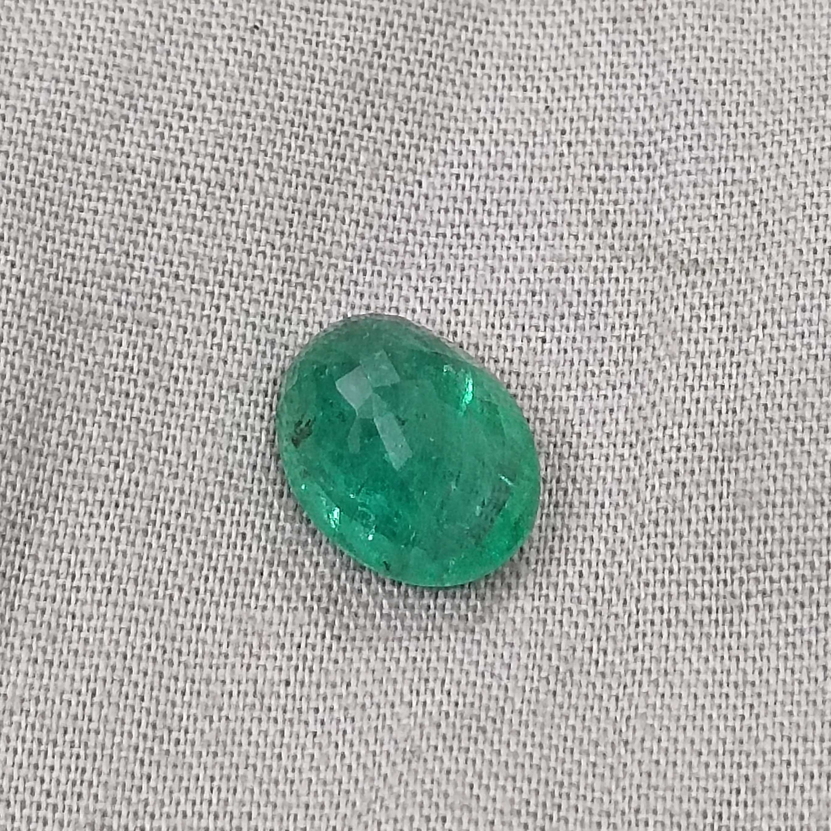 3.92cts GSI certified natural spring green oval cut emerald gemstone 