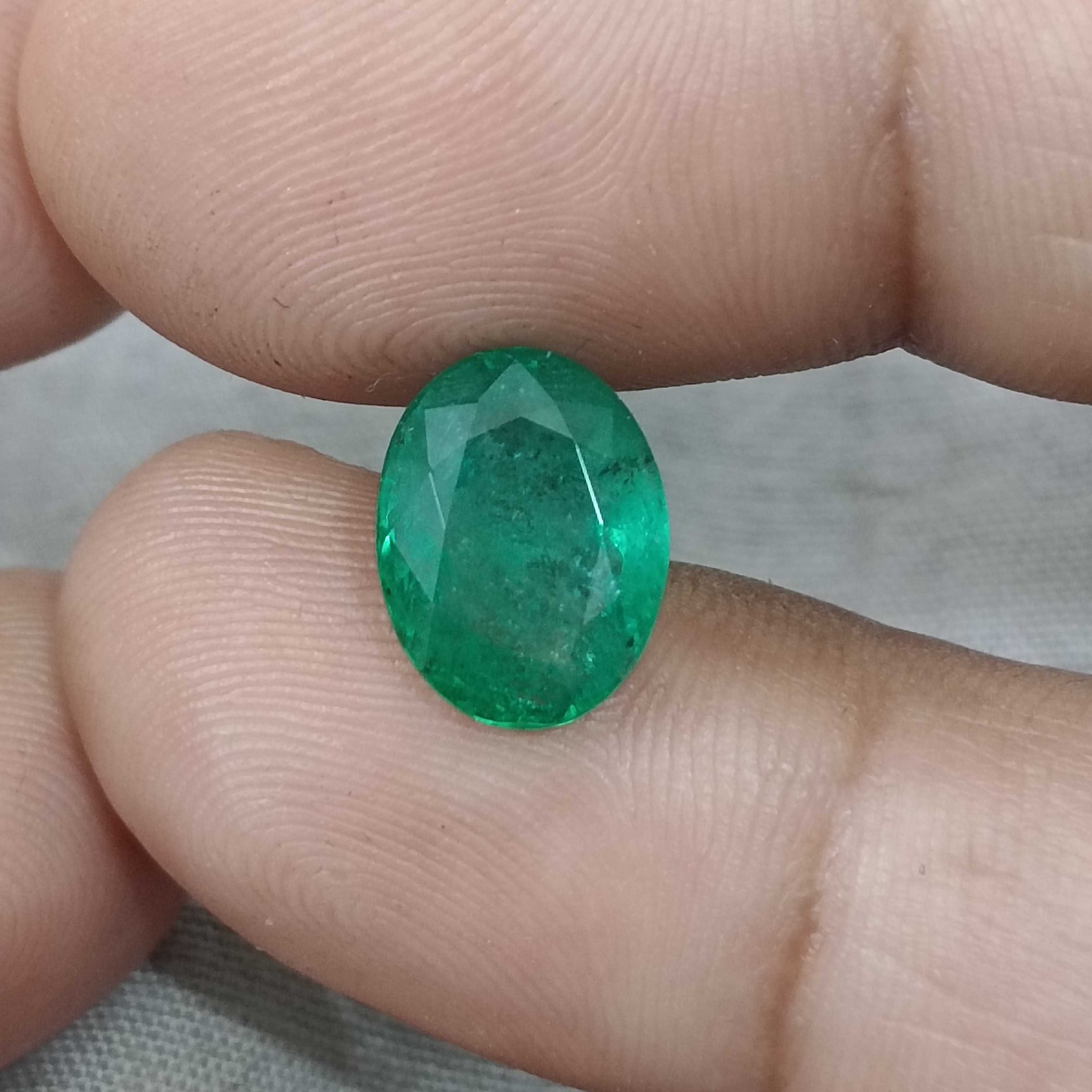 3.92cts GSI certified natural spring green oval cut emerald gemstone 