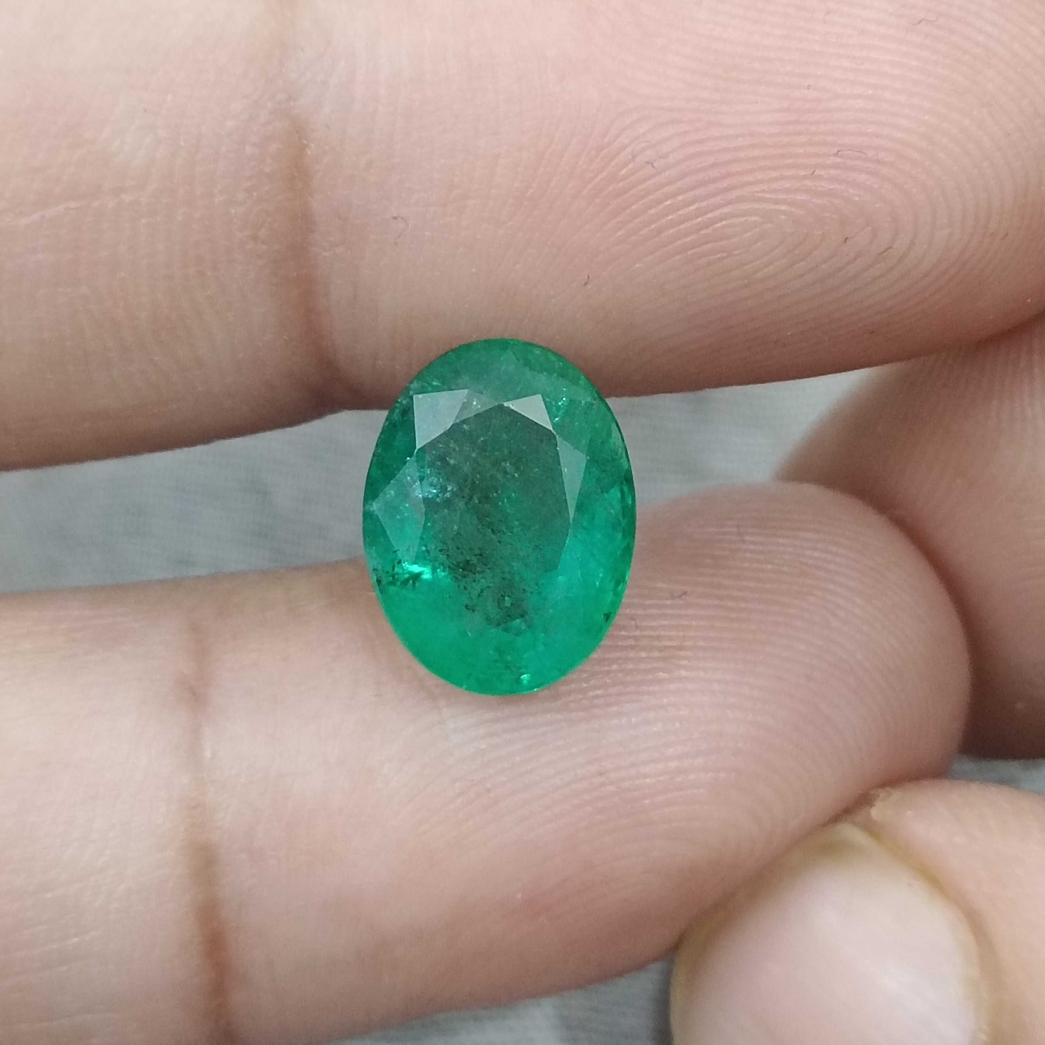 3.92cts GSI certified natural spring green oval cut emerald gemstone 