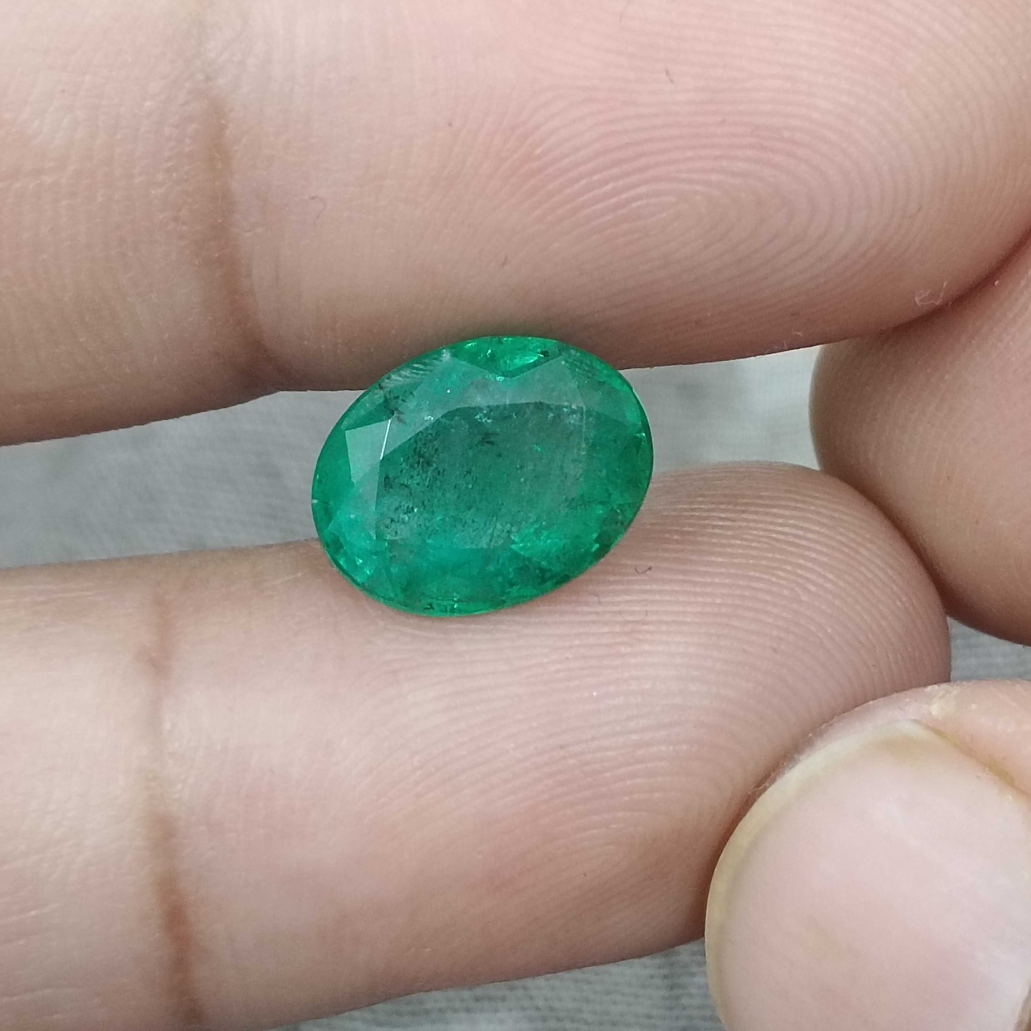 3.92cts GSI certified natural spring green oval cut emerald gemstone 