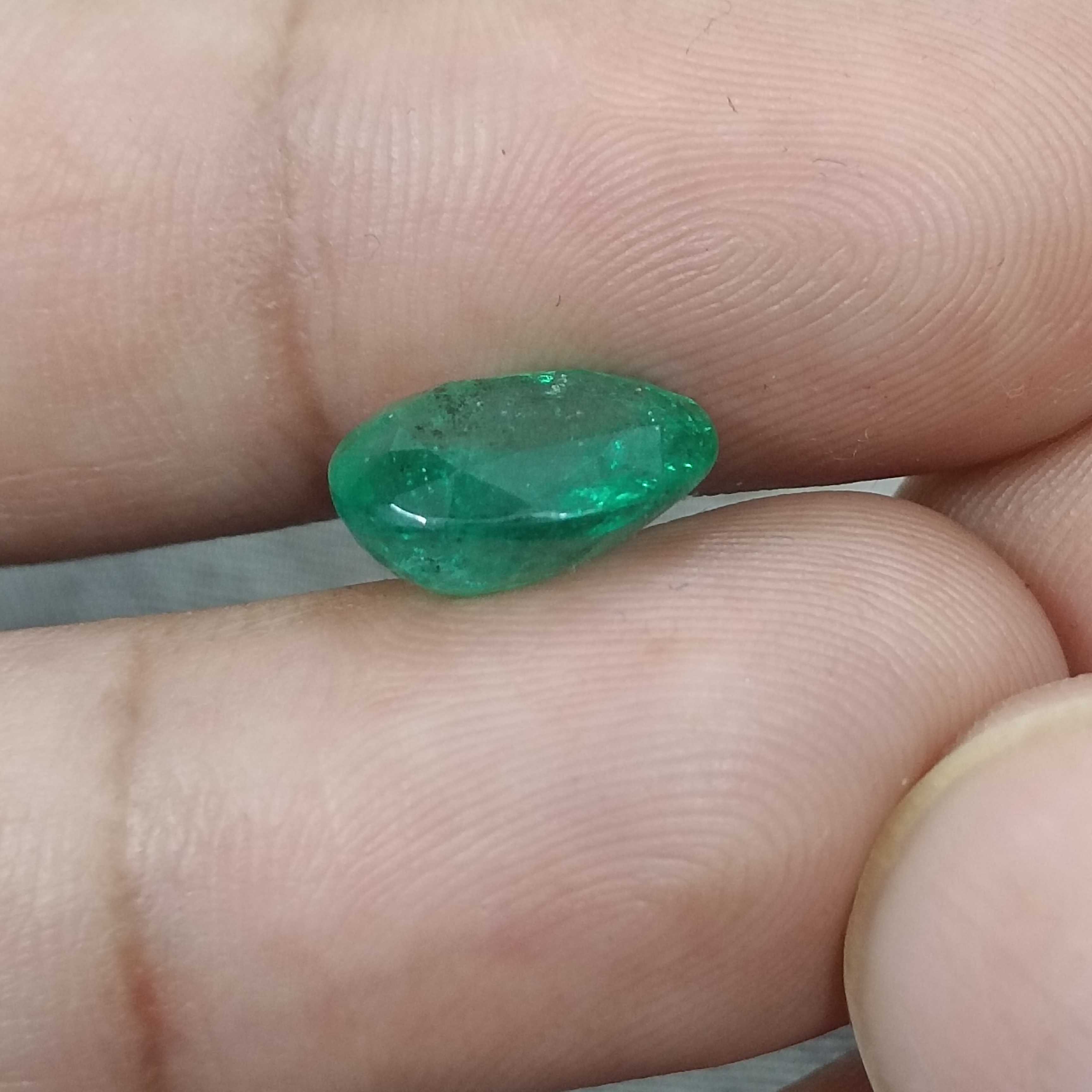 3.92cts GSI certified natural spring green oval cut emerald gemstone 