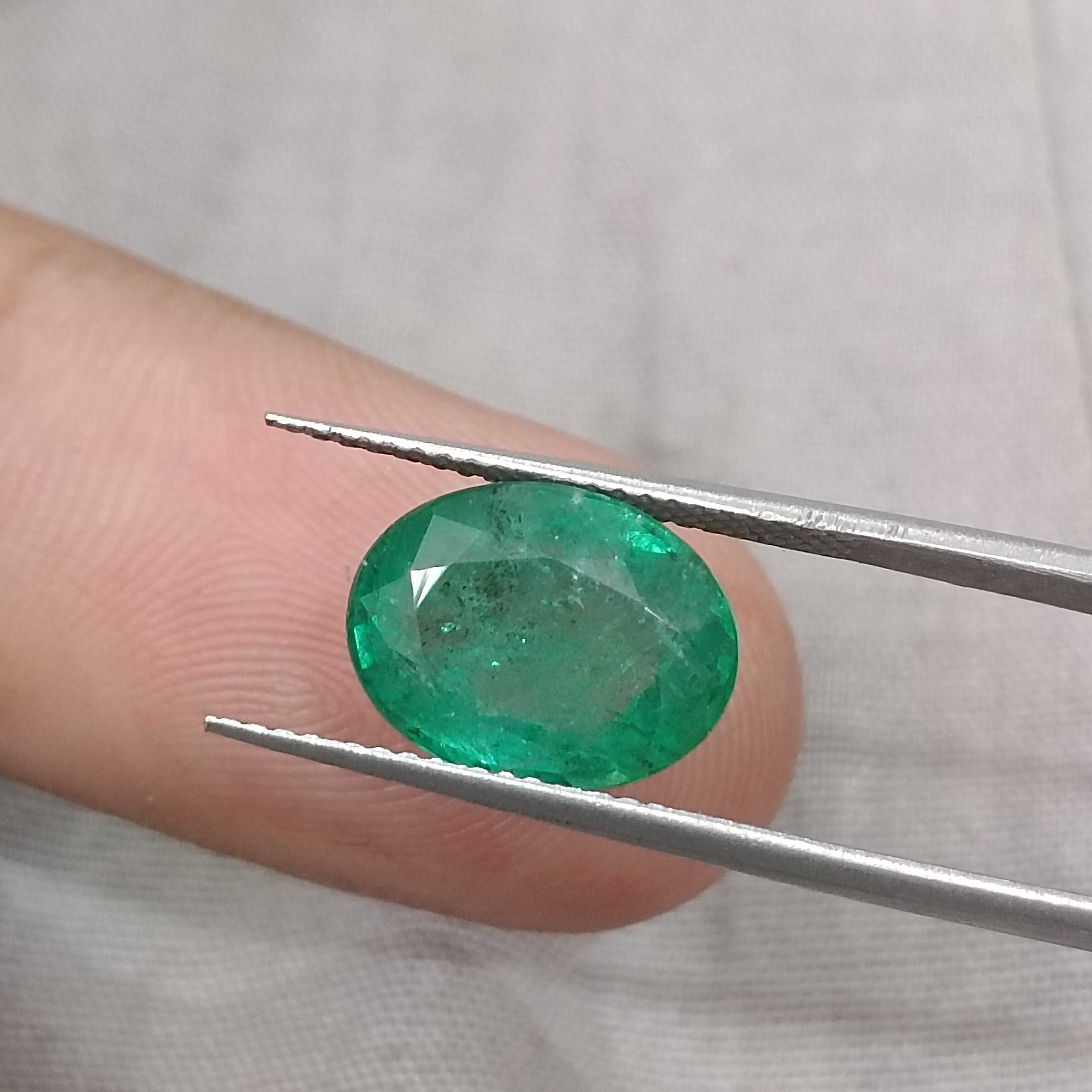 3.92cts GSI certified natural spring green oval cut emerald gemstone 
