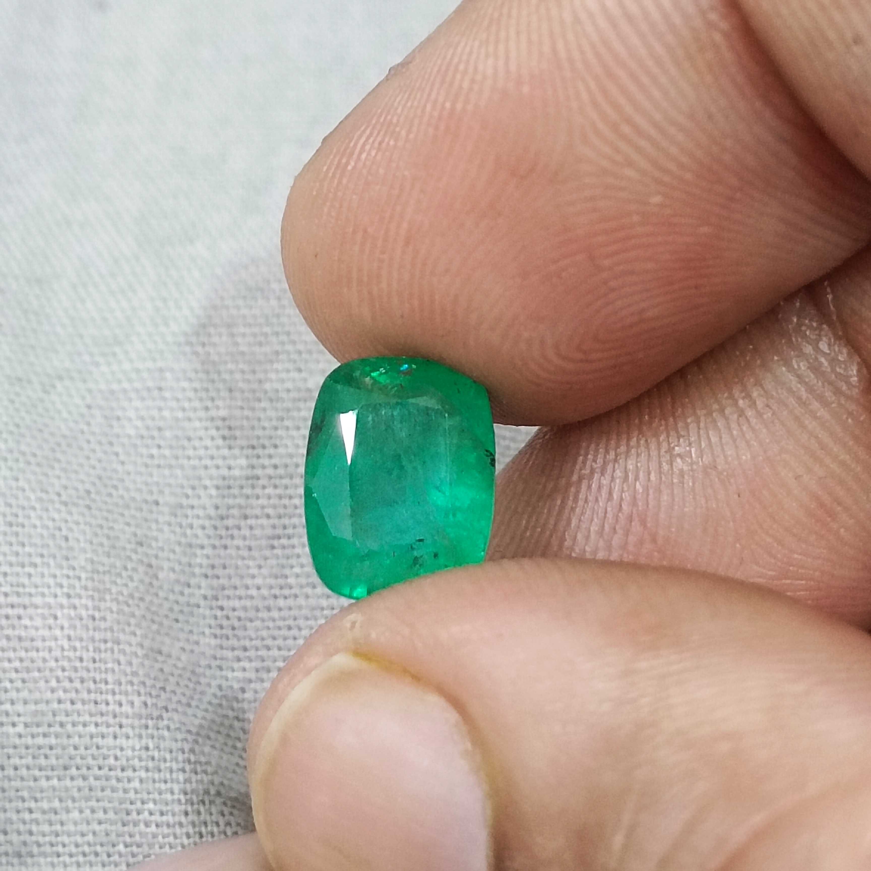 3.19cts GSI certy smooth spring green cushion shape Swat emerald gemstone 
