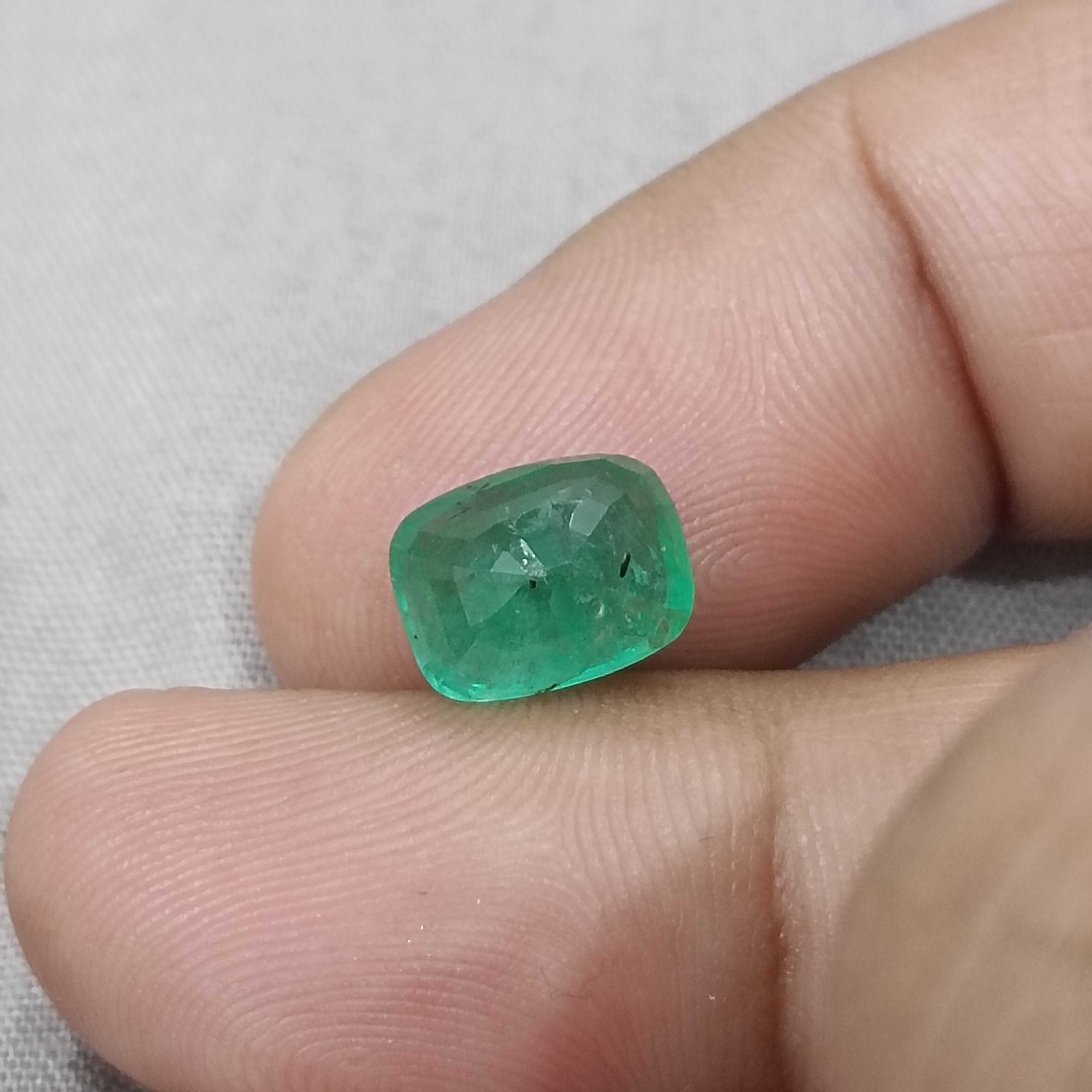 3.19cts GSI certy smooth spring green cushion shape Swat emerald gemstone 