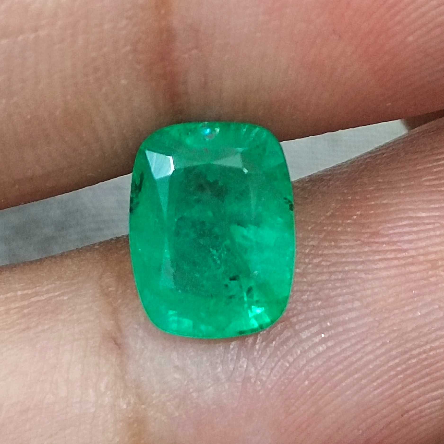 3.19cts GSI certy smooth spring green cushion shape Swat emerald gemstone /