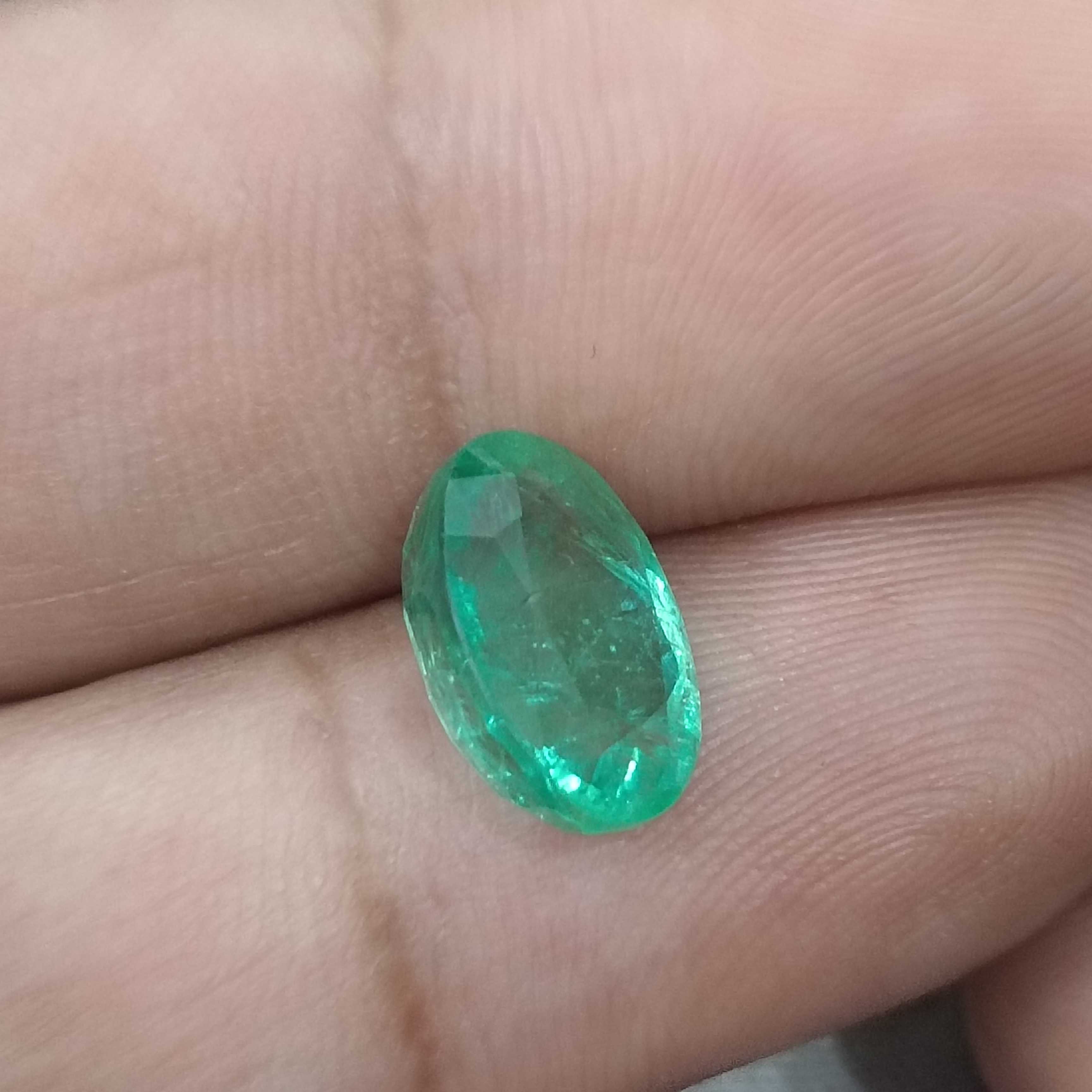 3.62ct GSI (USA) certified lively natural spring green oval Colombian emerald gem