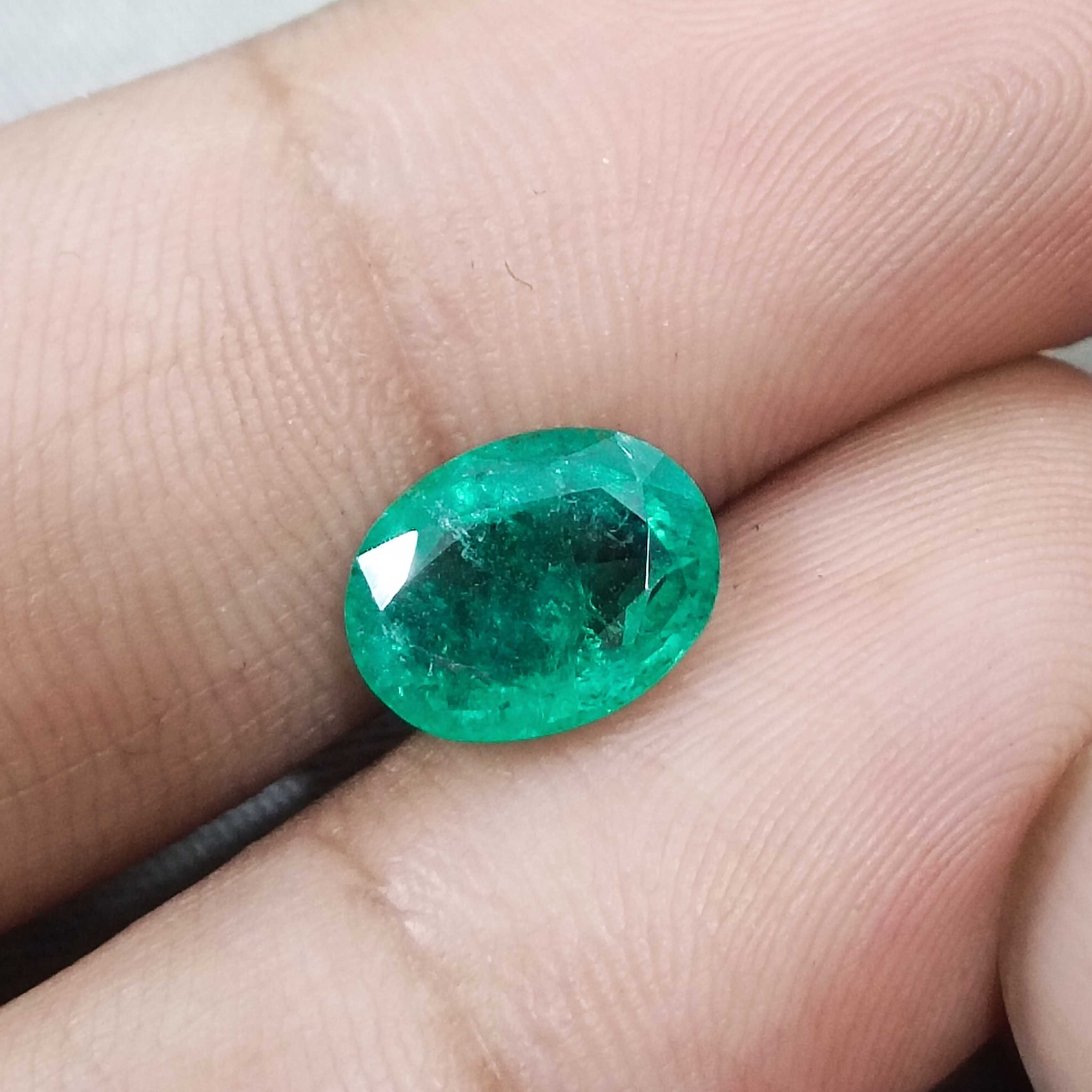 2.51cts GSI (USA) certified vivid golden green oval cut Zambian emerald gemstone 