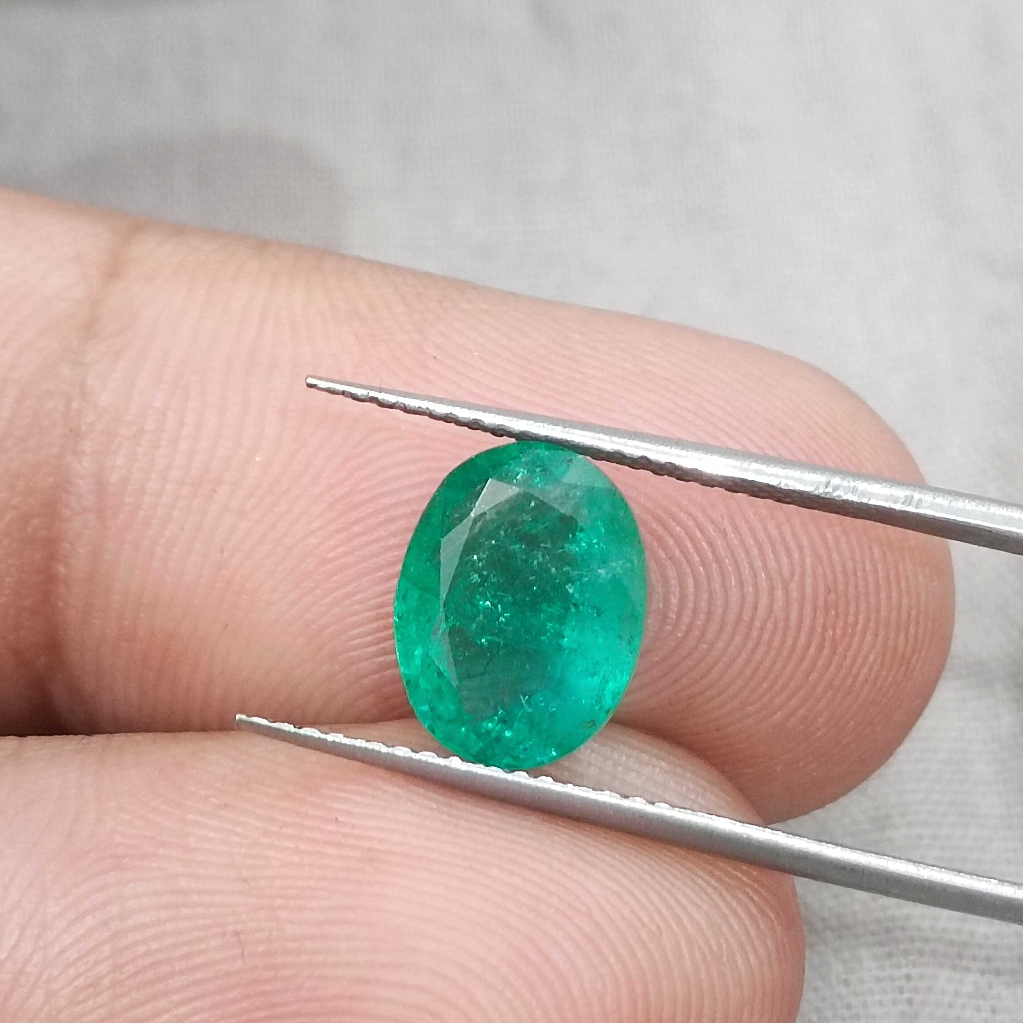 2.51cts GSI (USA) certified vivid golden green oval cut Zambian emerald gemstone 