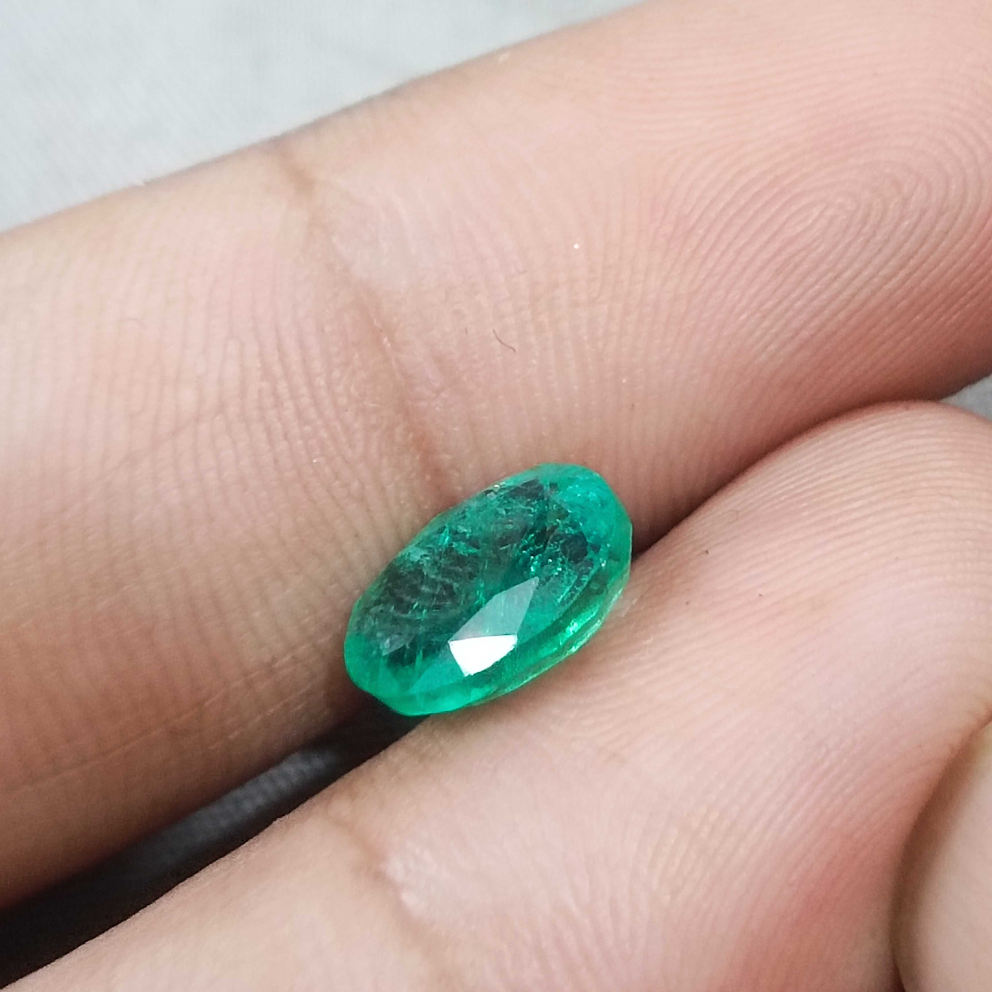 2.51cts GSI (USA) certified vivid golden green oval cut Zambian emerald gemstone 