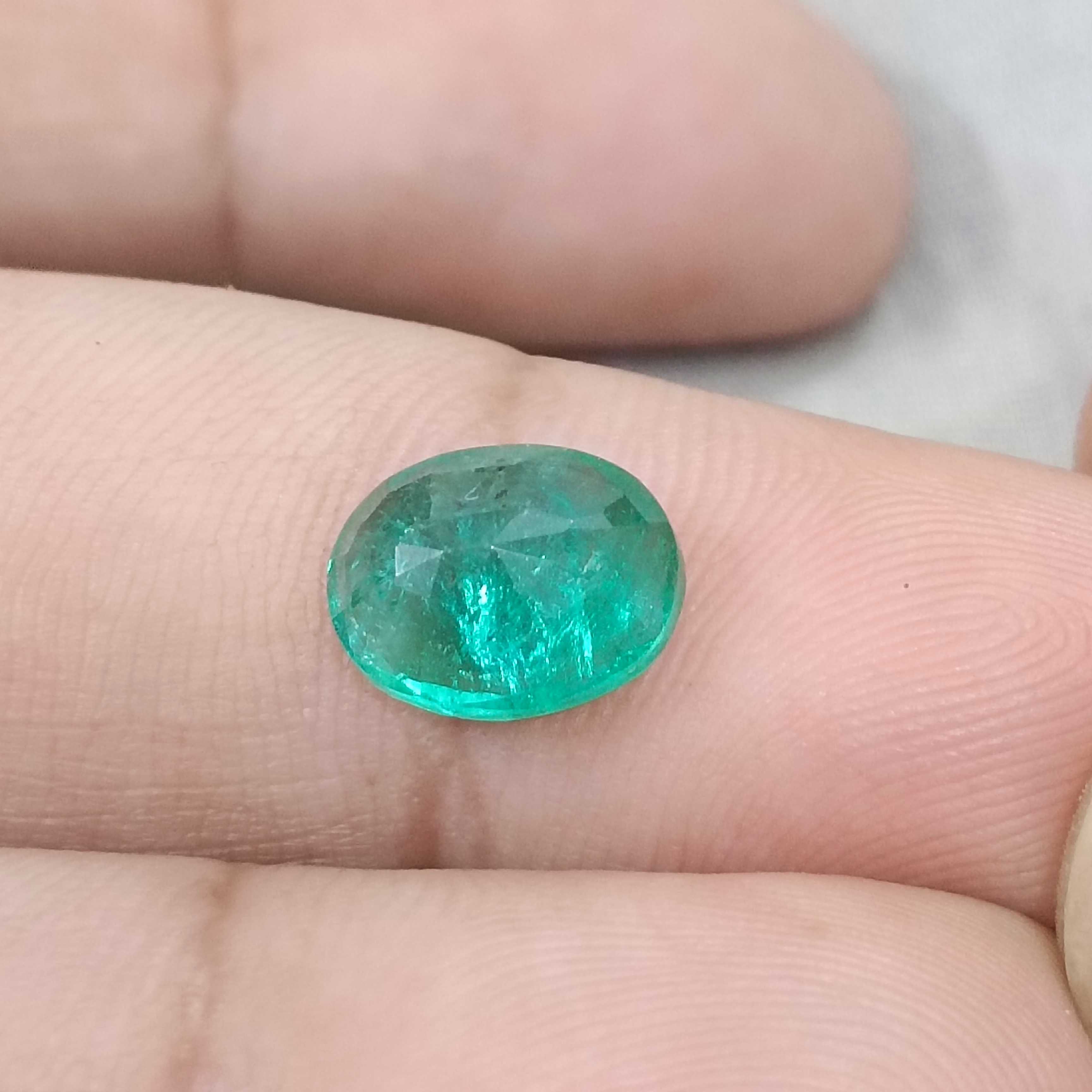 2.51cts GSI (USA) certified vivid golden green oval cut Zambian emerald gemstone 