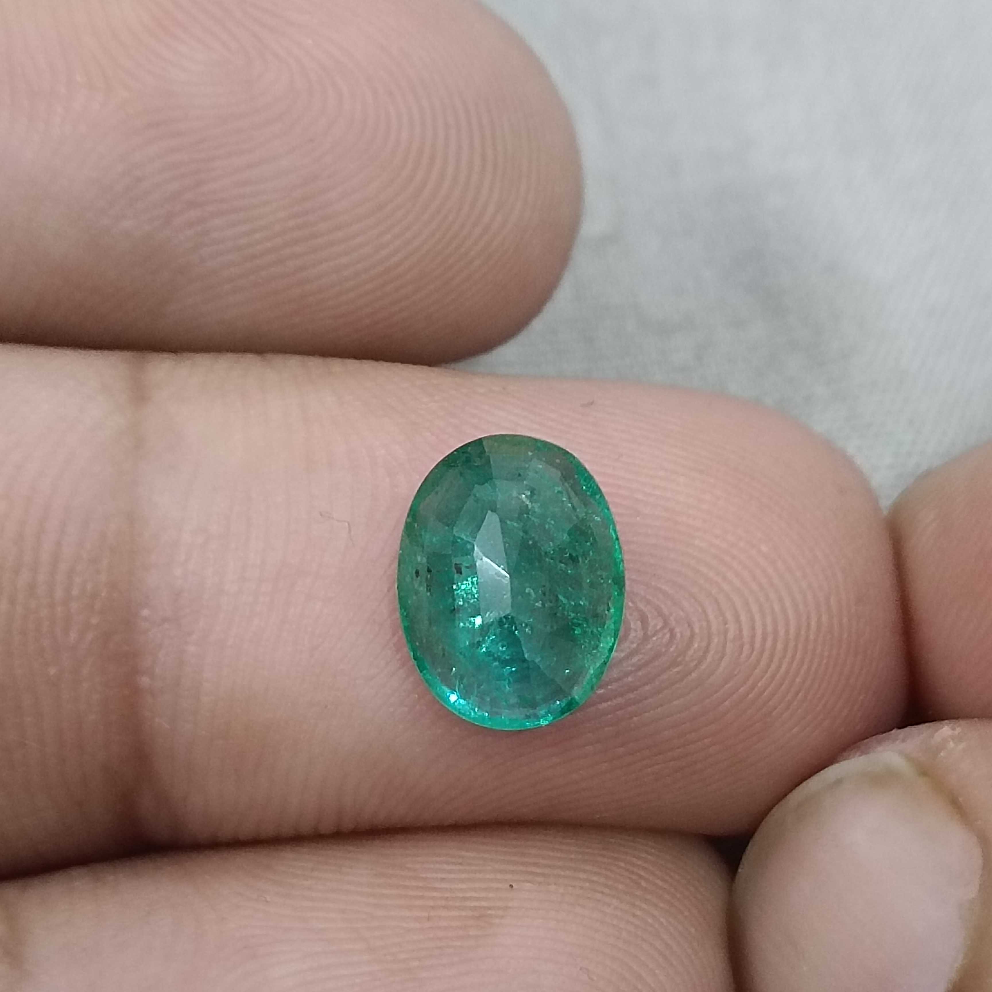 2.51cts GSI (USA) certified vivid golden green oval cut Zambian emerald gemstone 
