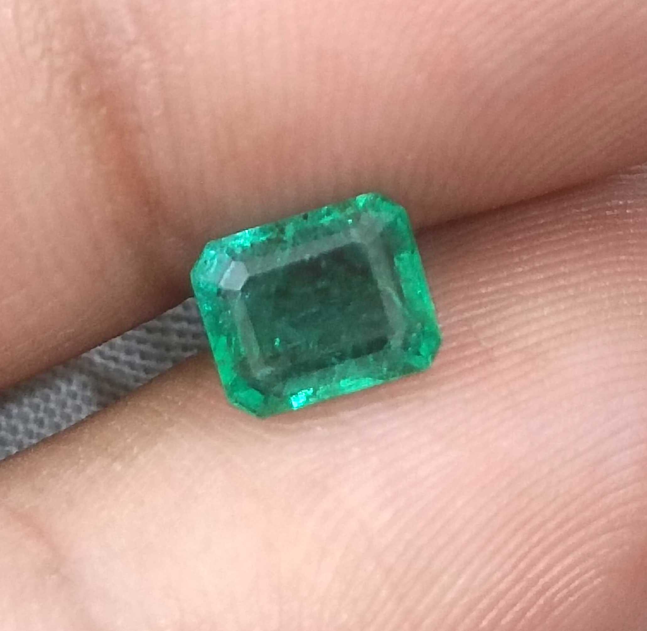1.15ct GSI Certified Medium Light Green Emerald Minor Oiled Loose Gemstone