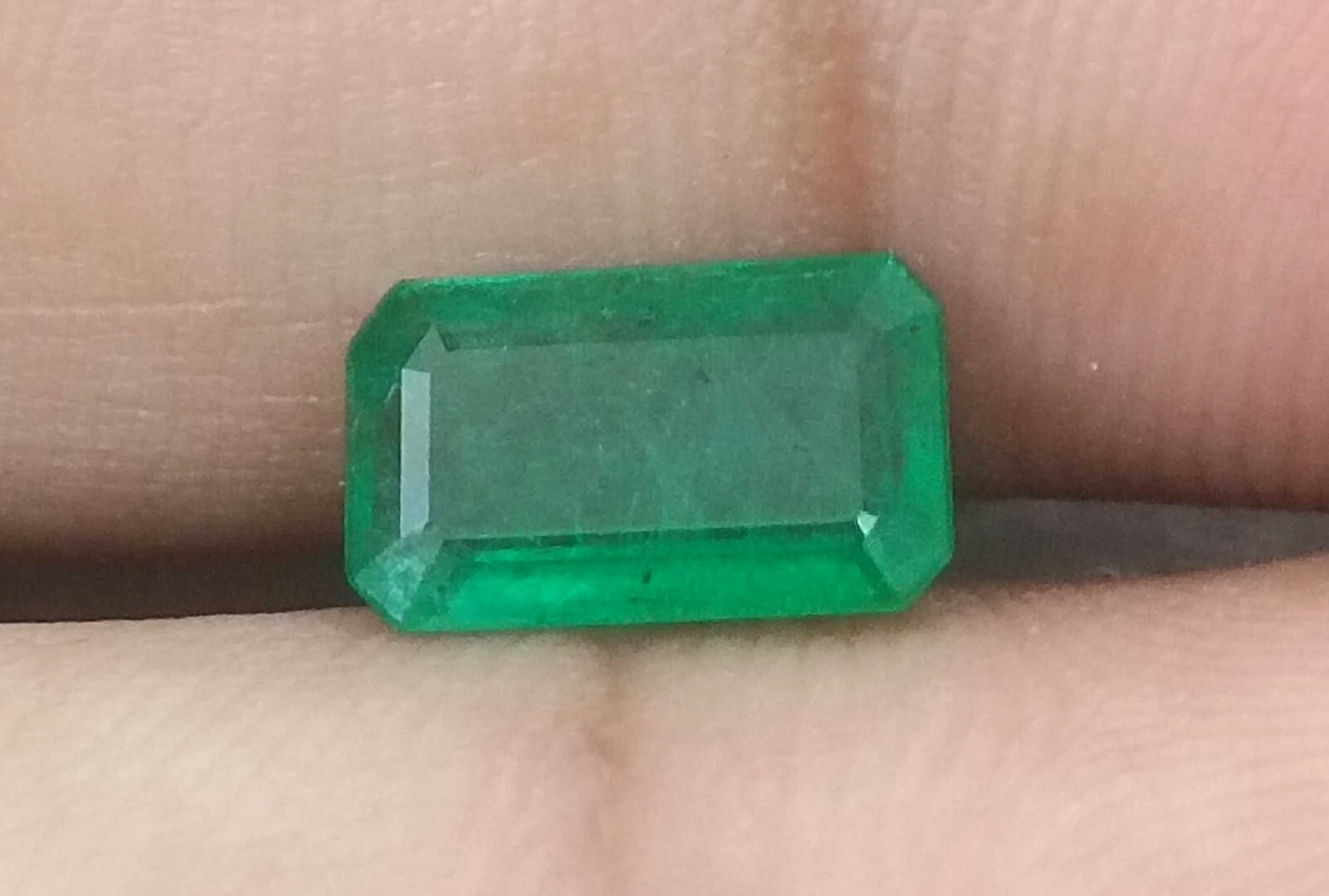 1.66ct GSI Certified Vivid Deep Green Emerald Cut Swat Emerald 