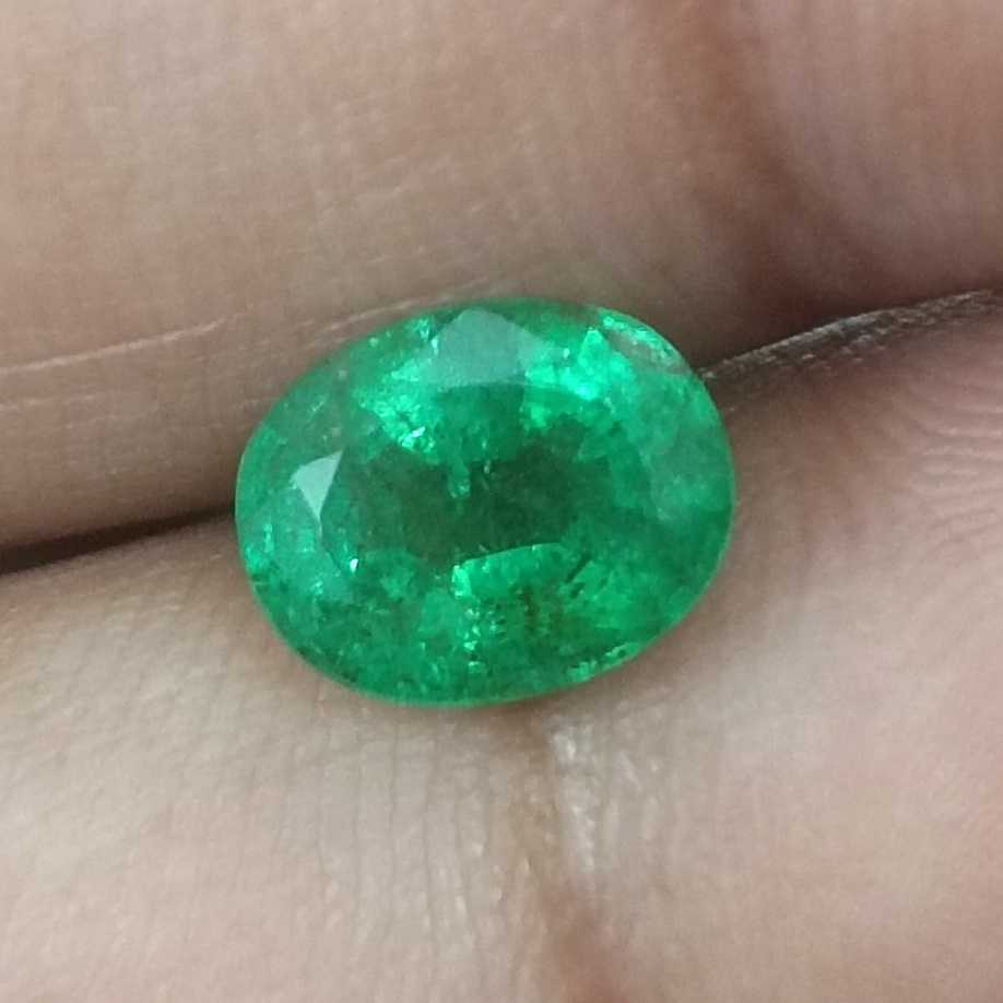 1.61ct GSI certified vivid Medium Deep Green oval cut Swat emerald /