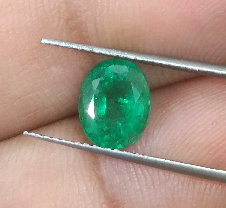 1.61ct GSI certified vivid Medium Deep Green oval cut Swat emerald 