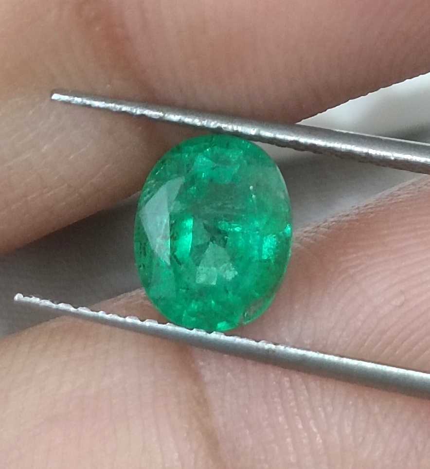 1.61ct GSI certified vivid Medium Deep Green oval cut Swat emerald 