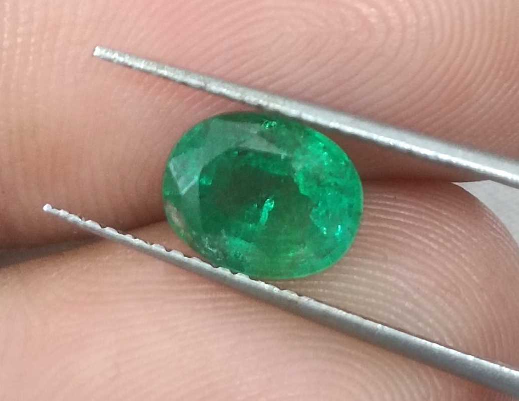 1.61ct GSI certified vivid Medium Deep Green oval cut Swat emerald 