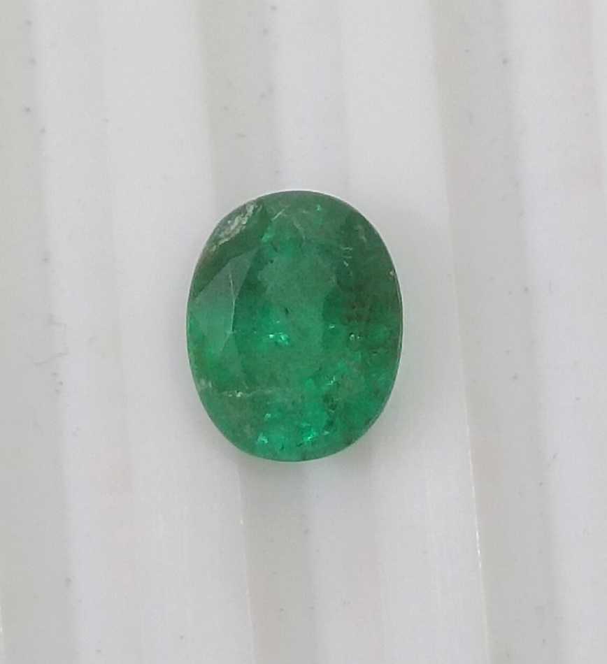 1.61ct GSI certified vivid Medium Deep Green oval cut Swat emerald 