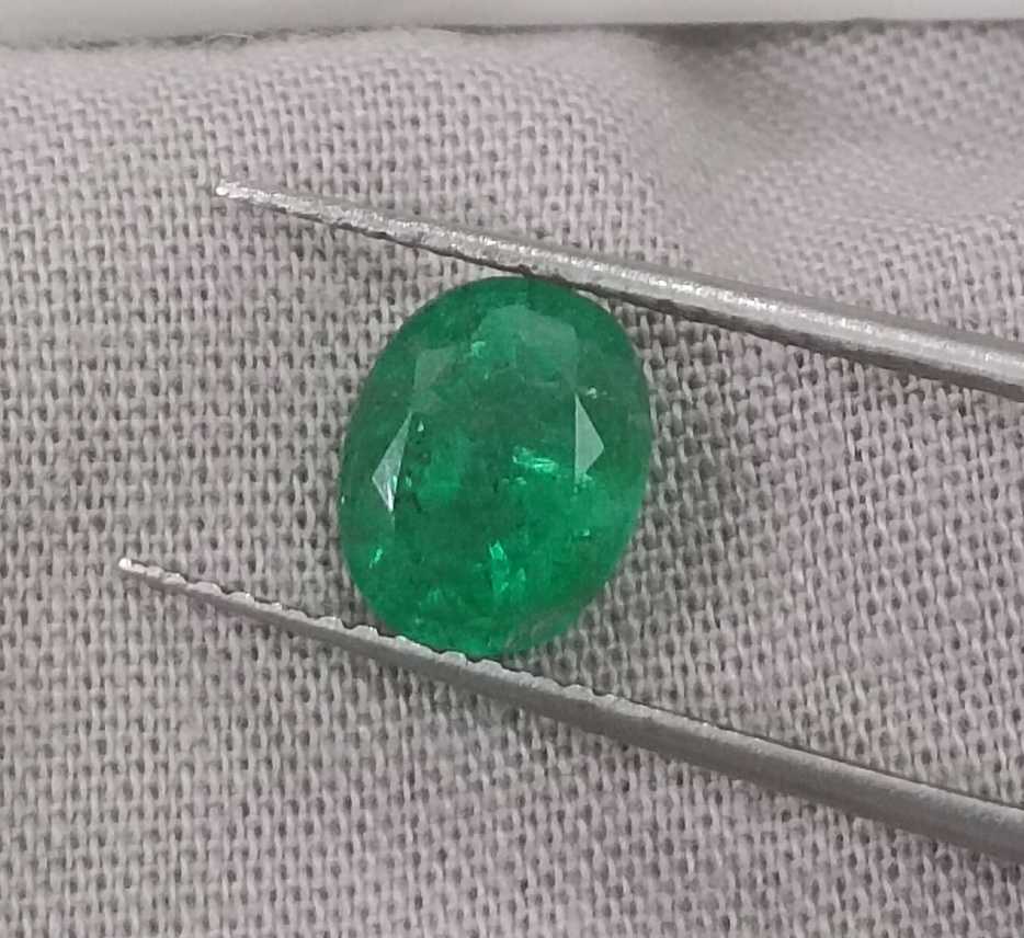 1.61ct GSI certified vivid Medium Deep Green oval cut Swat emerald 