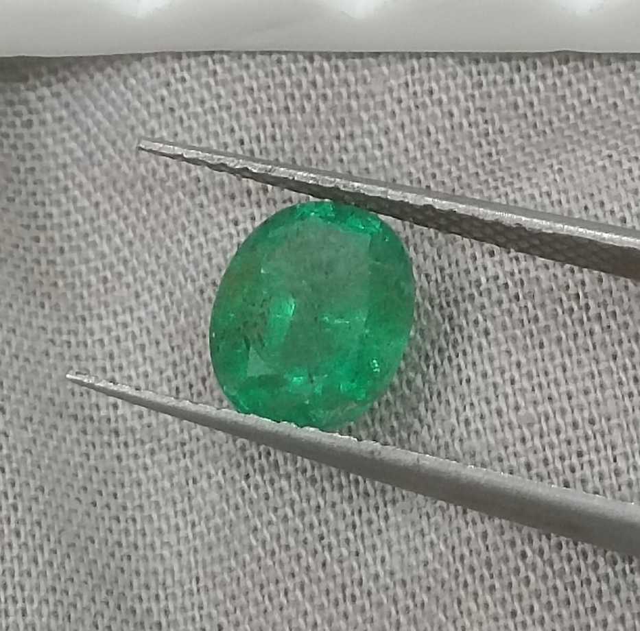 1.61ct GSI certified vivid Medium Deep Green oval cut Swat emerald 