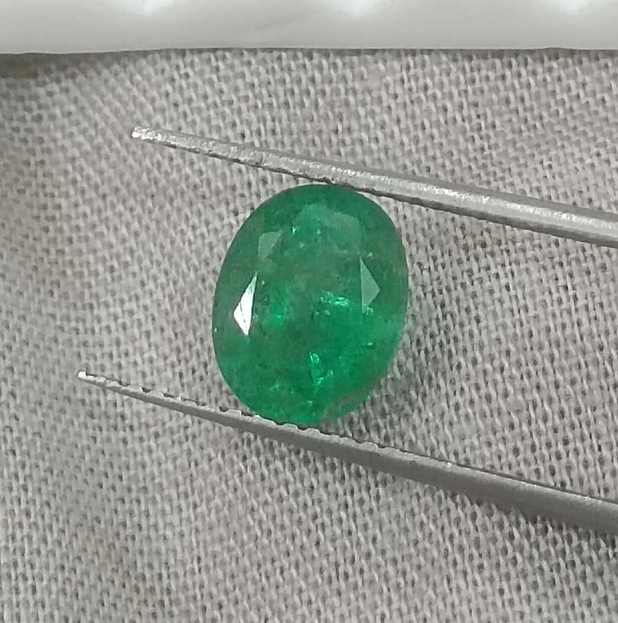 1.61ct GSI certified vivid Medium Deep Green oval cut Swat emerald 