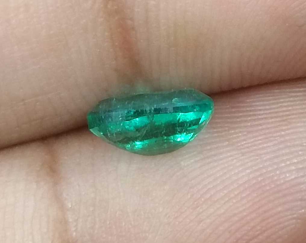 1.38ct GSI USA Certified Shamrock Green Oval cut Zambian Emerald 