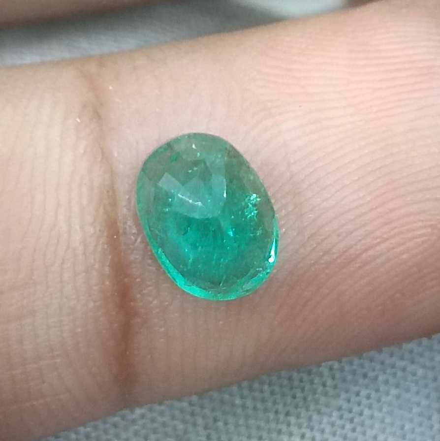 1.31ct GSI Certified Medium Light Shamrock Green Oval Cut Zambian Emerald 