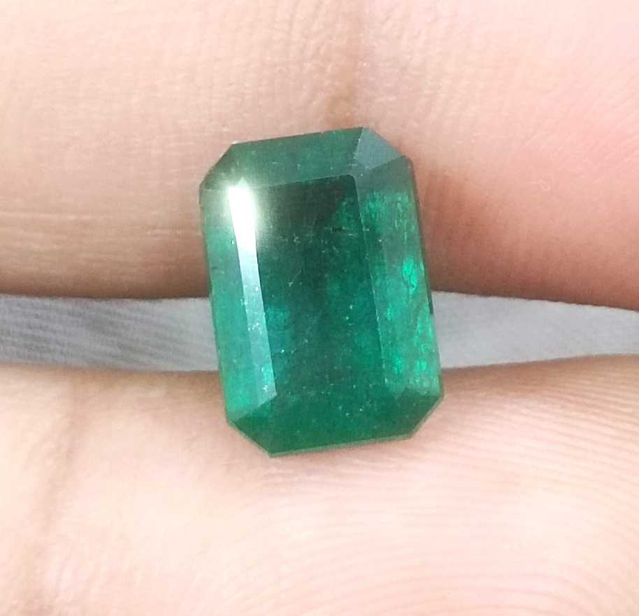 GSI certified 3.05ct dark green octagon shape Zambian emerald gemstone 