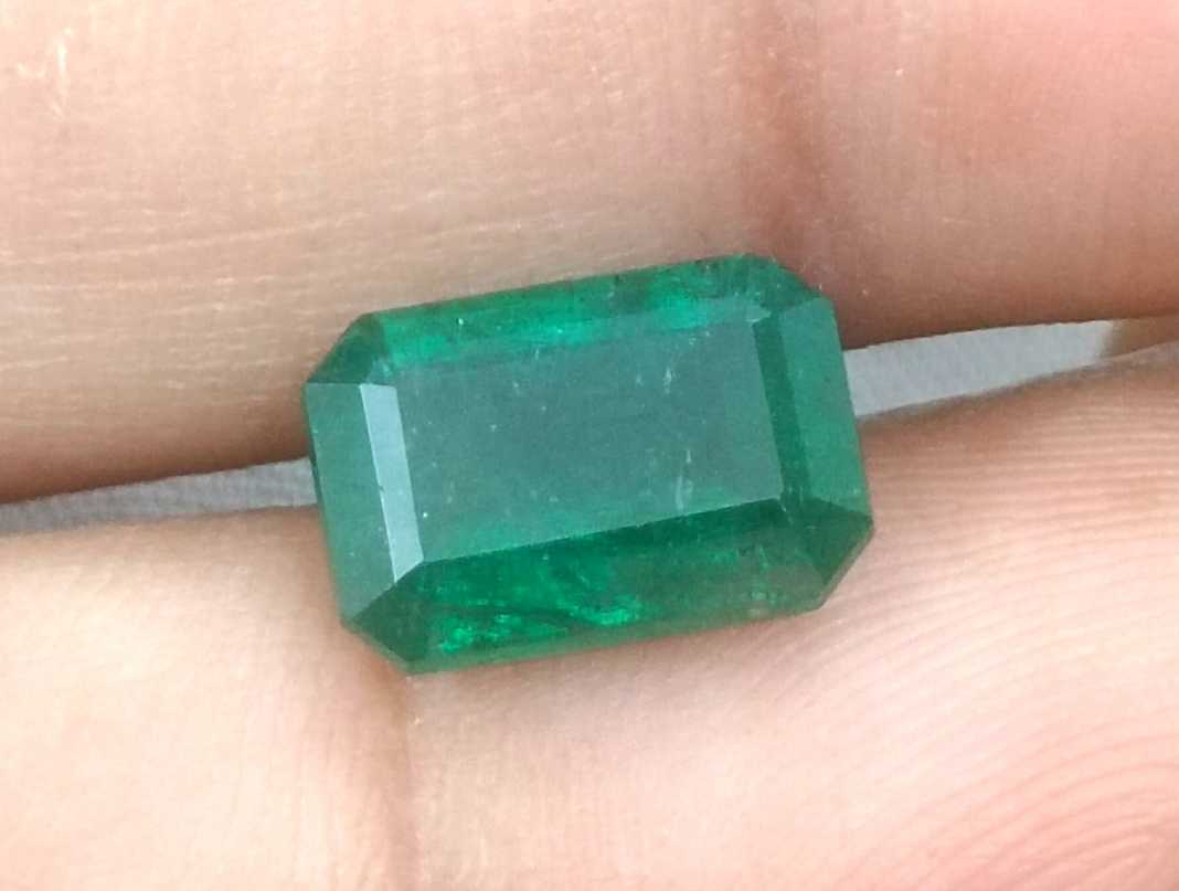 GSI certified 3.05ct dark green octagon shape Zambian emerald gemstone 