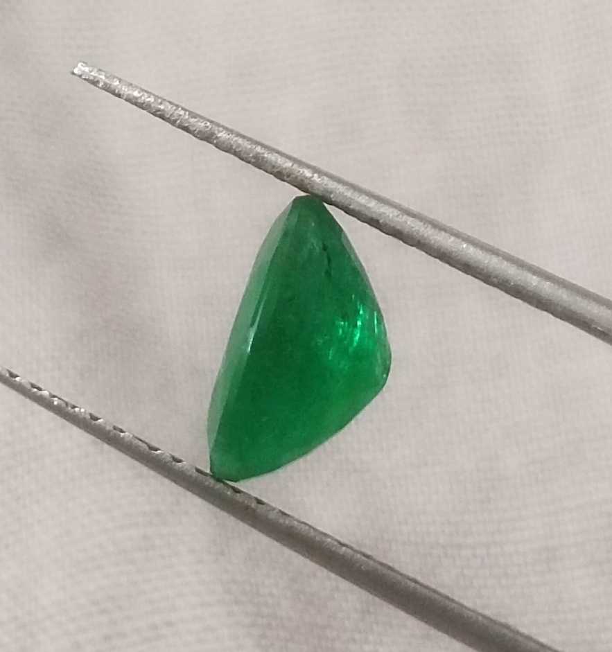 1.72ct GSI certified vivid green Oval Cut Zambian Emerald 