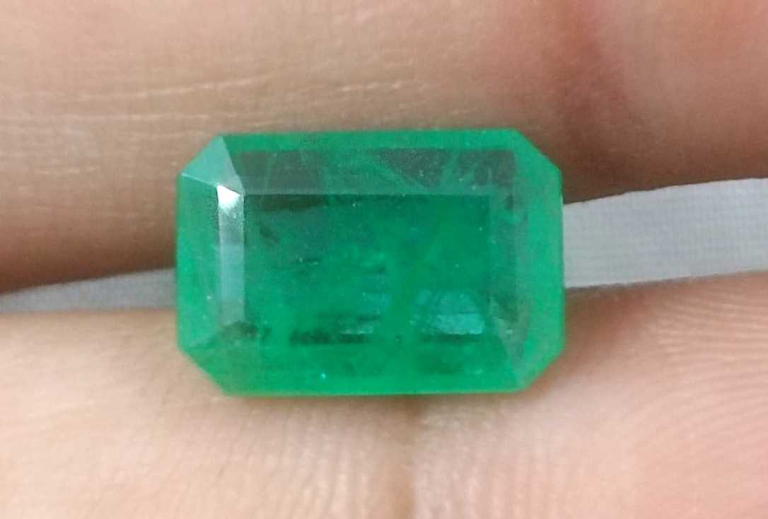 2.87ct GSI certified medium green emerald cut Zambian emerald 