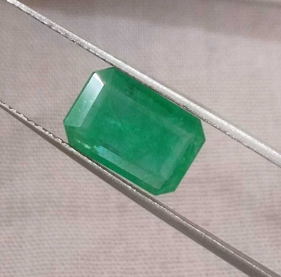 2.87ct GSI certified medium green emerald cut Zambian emerald 