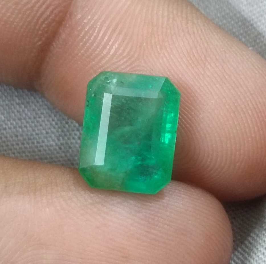 4.50ct GSI certified medium green emerald cut Swat Emerald 