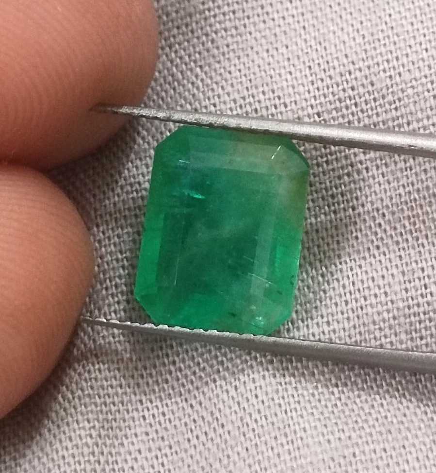 4.50ct GSI certified medium green emerald cut Swat Emerald 