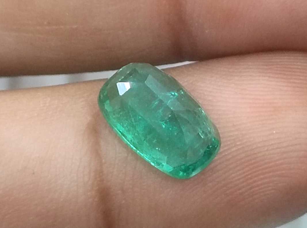 2.86ct GSI certified Shamrock green cushion cut Zambian emerald 