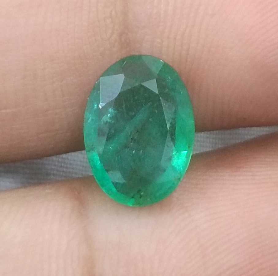 2.65ct GSI certified medium green Oval cut Zambian emerald 