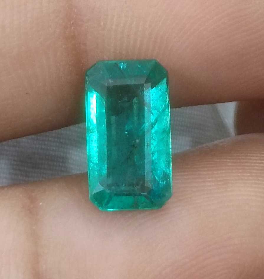 2.90ct GSI USA certified medium deep green Zambian emerald stone