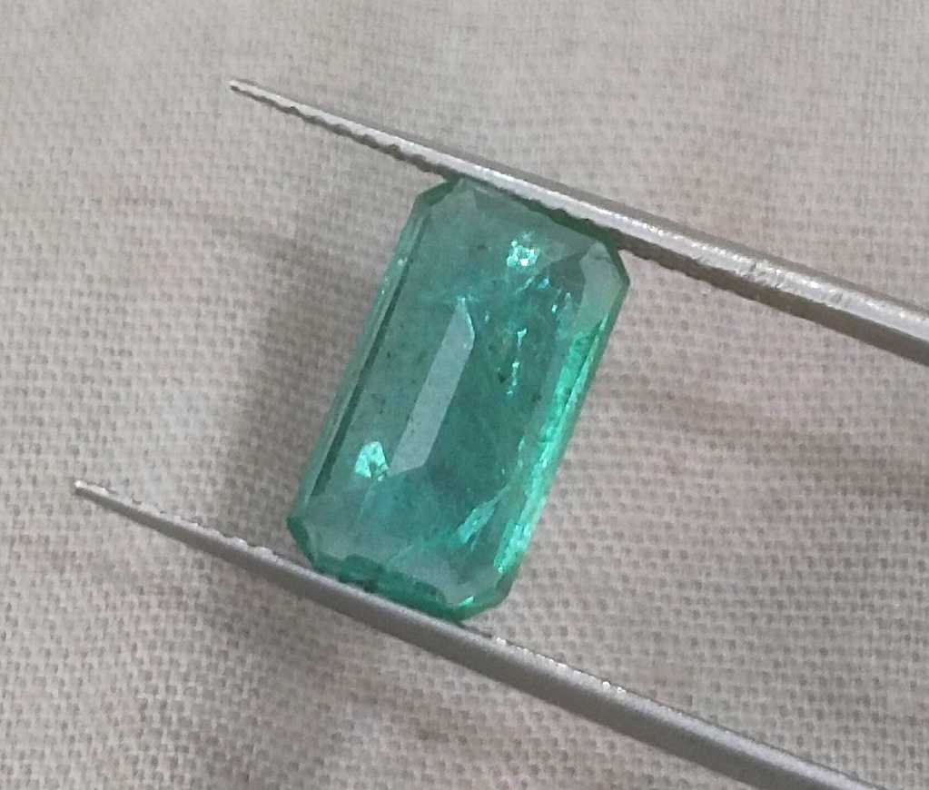 2.90ct GSI USA certified medium deep green Zambian emerald stone