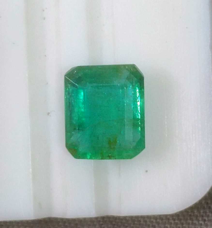1.97ct GSI certified medium Spring green emerald cut Zambian emerald 