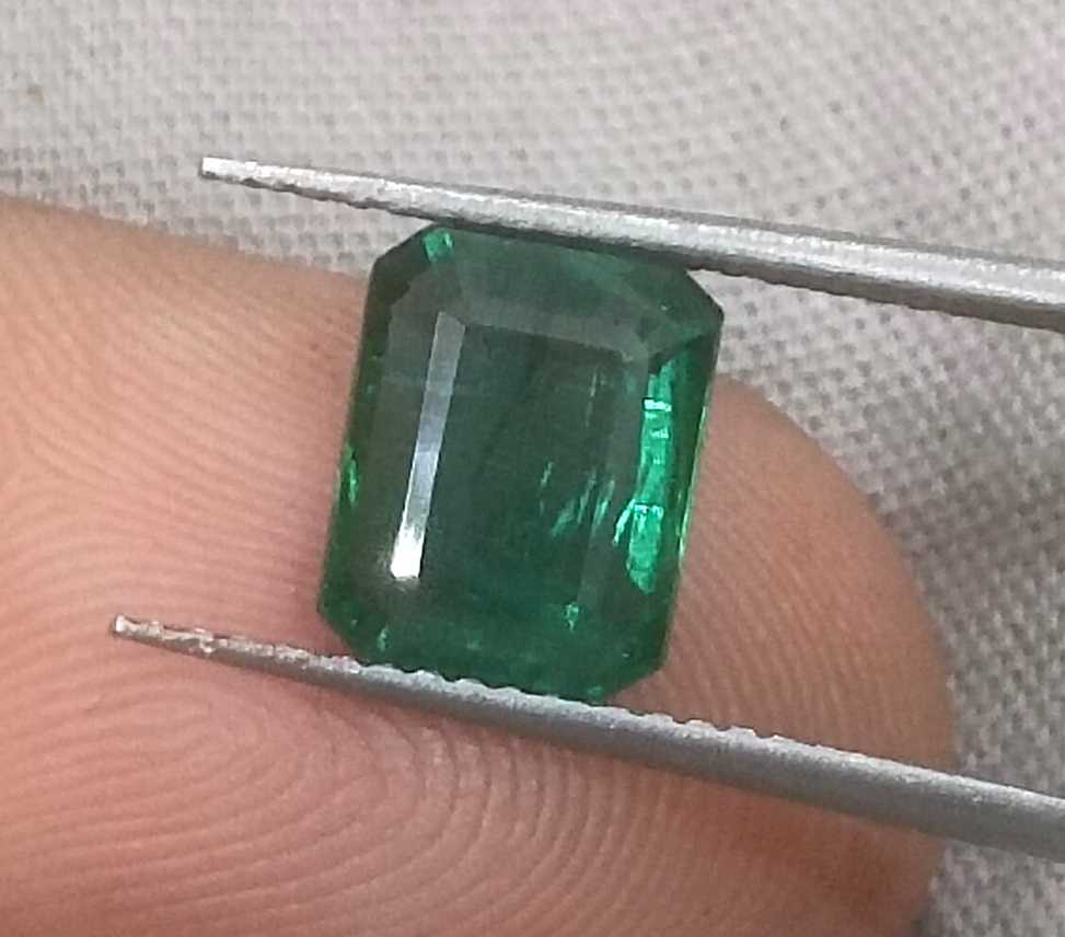 2.31ct high quality GSI certified deep vivid green emerald gemstone 