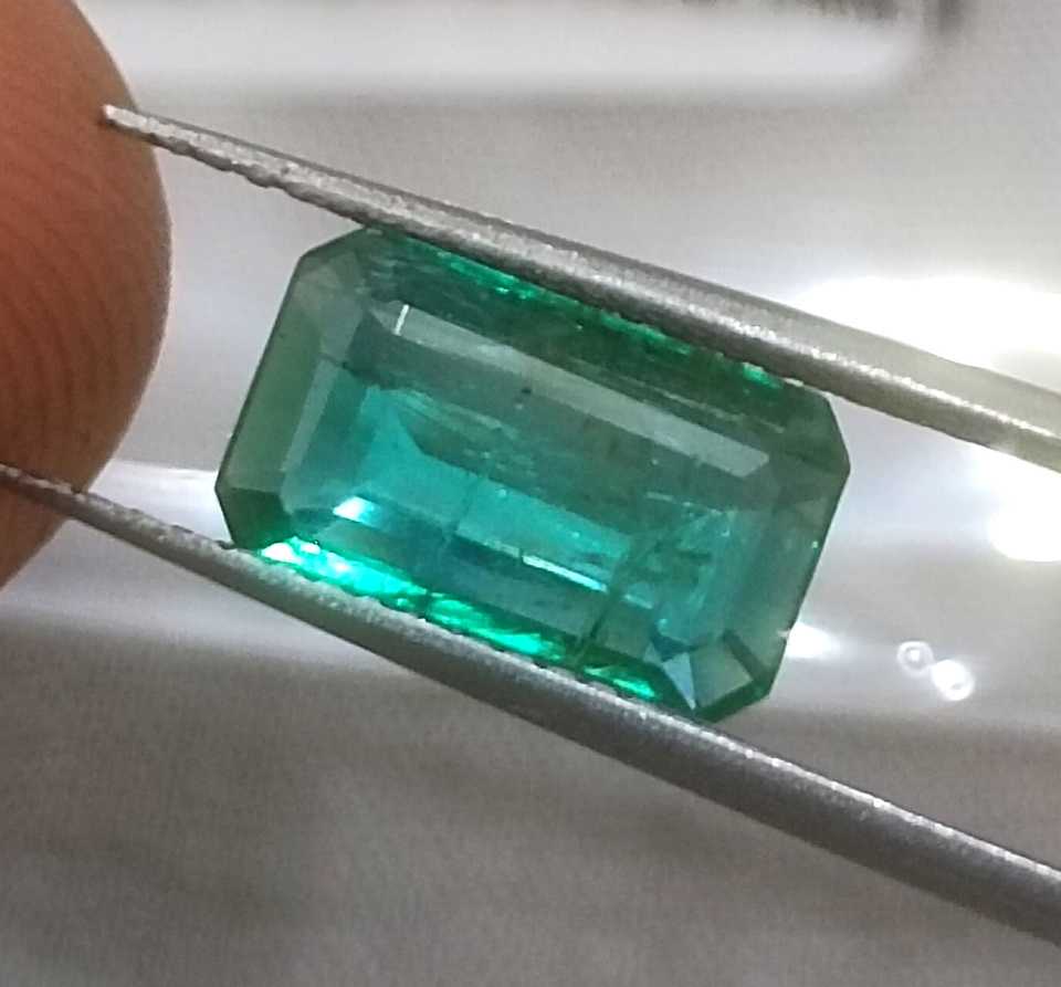2.29ct GSI USA certified emerald cut natural vivid green Zambian emerald stone
