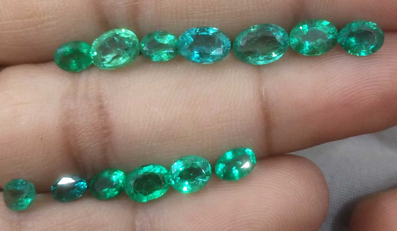 8.40ct clean shiny medium light to vivid green oval cut Zambian emerald parcel