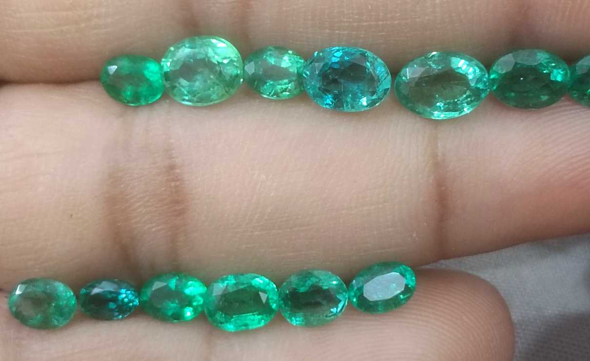 8.40ct clean shiny medium light to vivid green oval cut Zambian emerald parcel