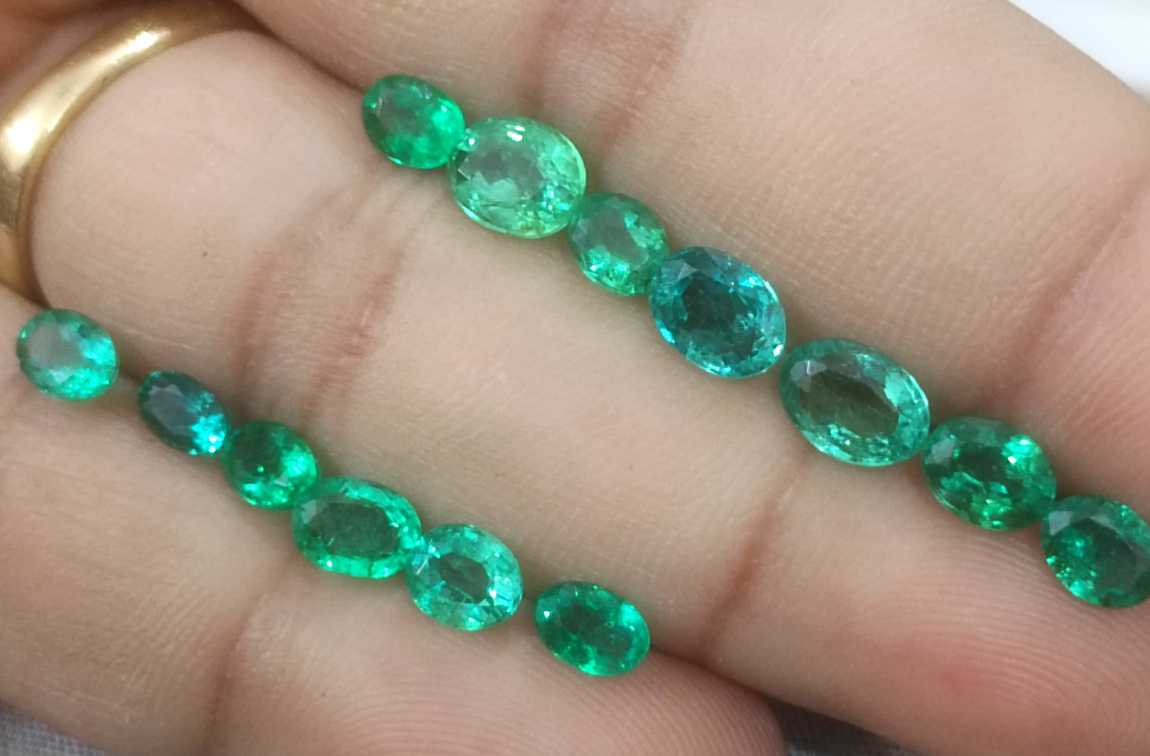 8.40ct clean shiny medium light to vivid green oval cut Zambian emerald parcel