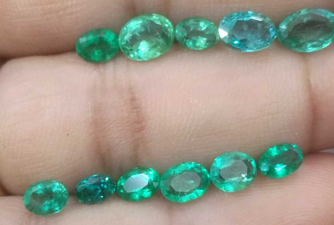 8.40ct clean shiny medium light to vivid green oval cut Zambian emerald parcel