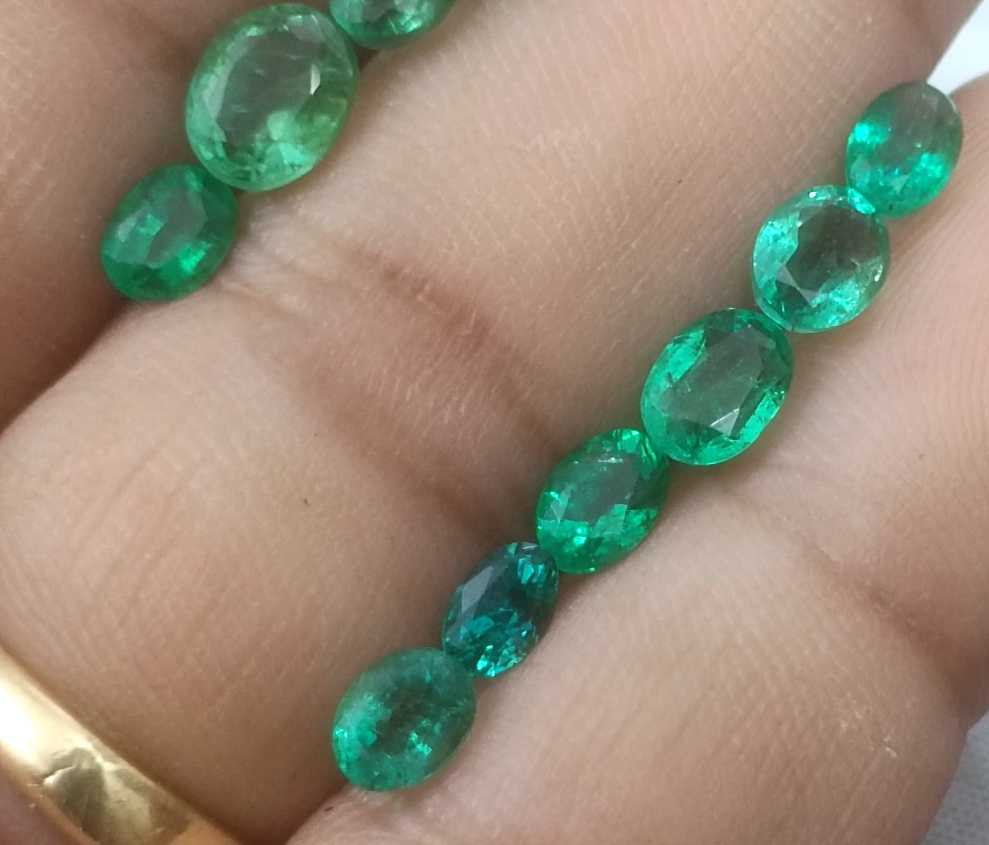 8.40ct clean shiny medium light to vivid green oval cut Zambian emerald parcel