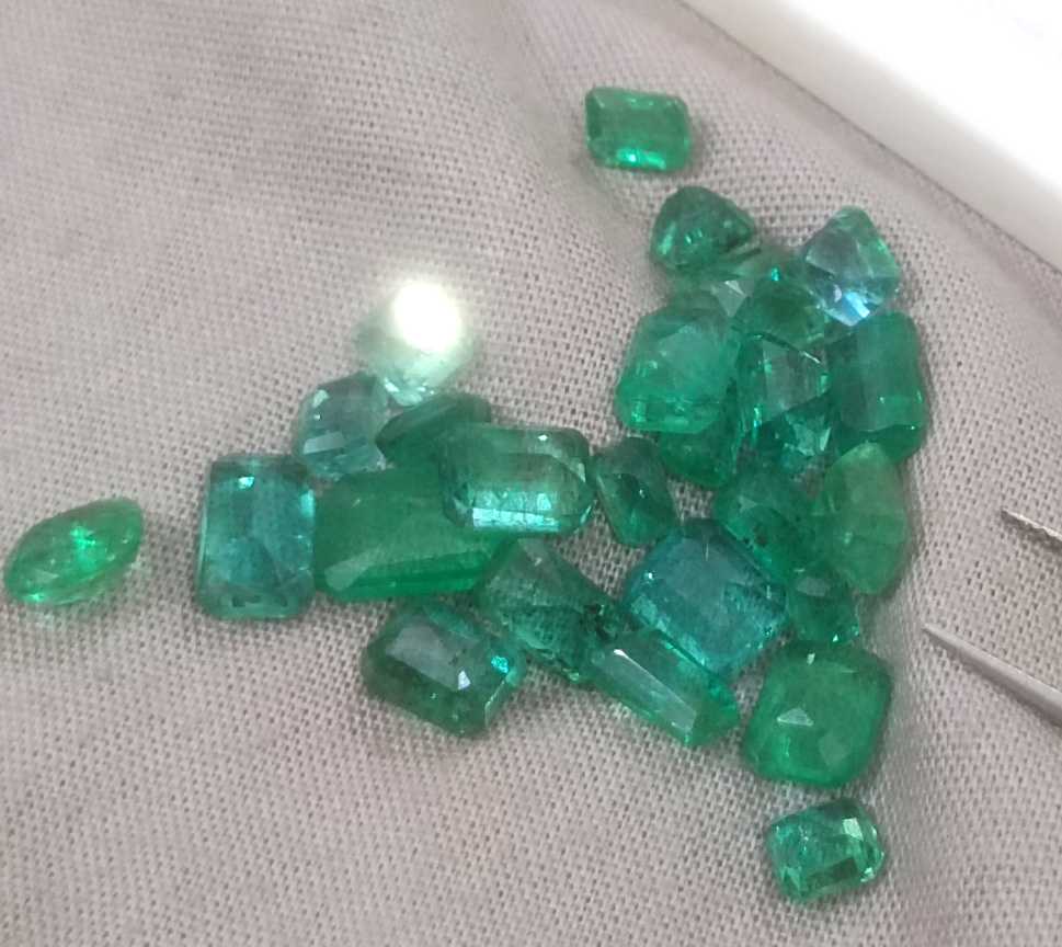 20.64ct Medium to vivid green emerald cut Zambian Emerald Parcel 