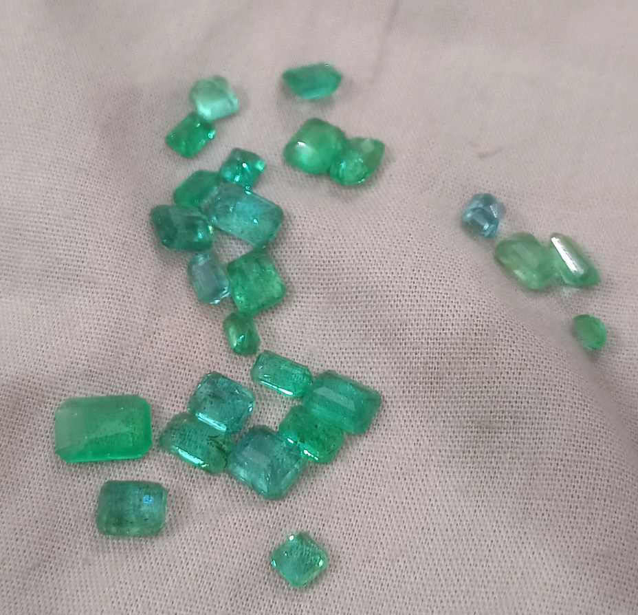 20.64ct Medium to vivid green emerald cut Zambian Emerald Parcel 
